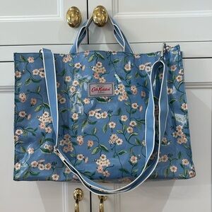 Cath Kidston Blue Floral Tote Bag with Strap—BEAUTIFUL!! Roomy!  New WO Tags
